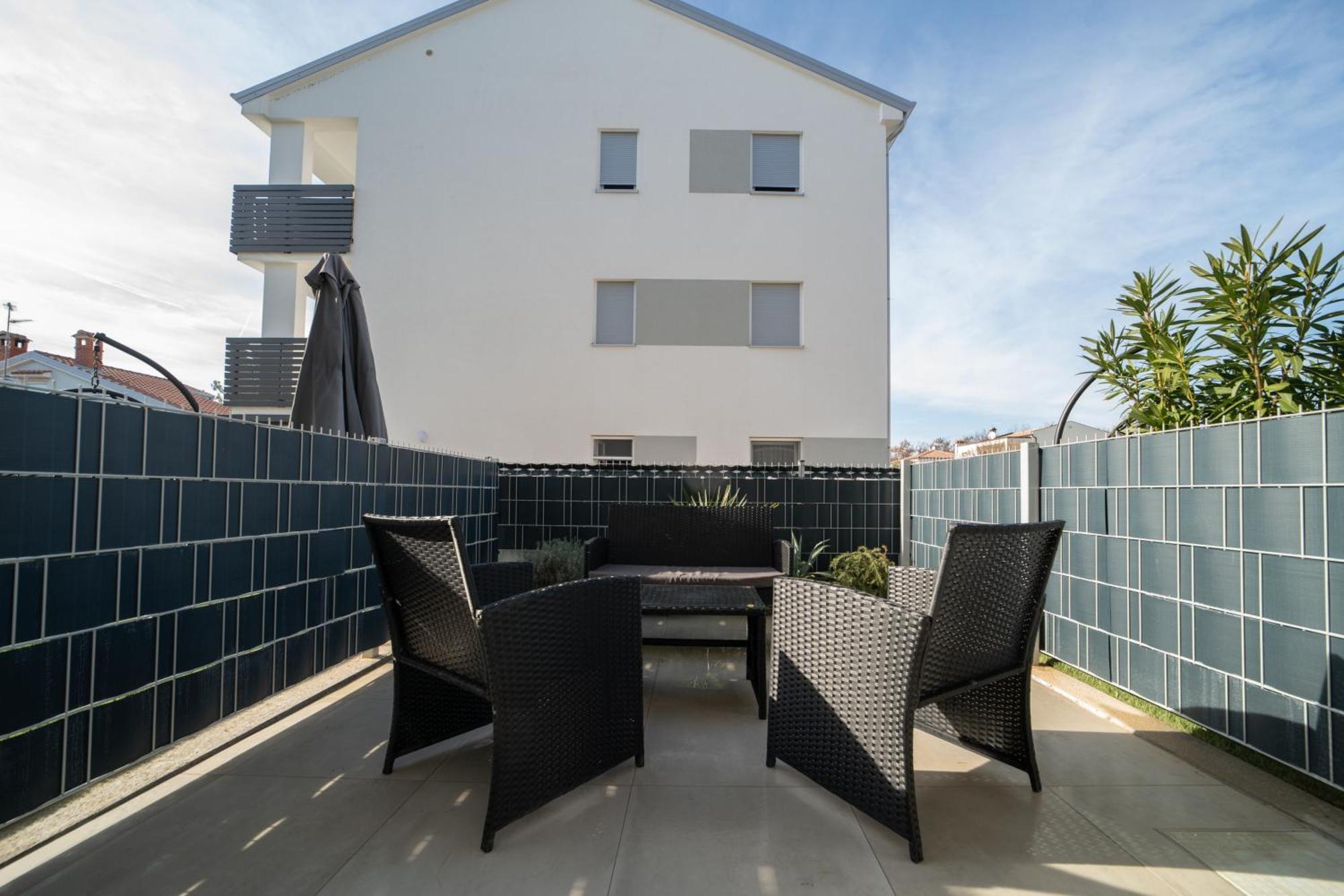 Apartment A&v *