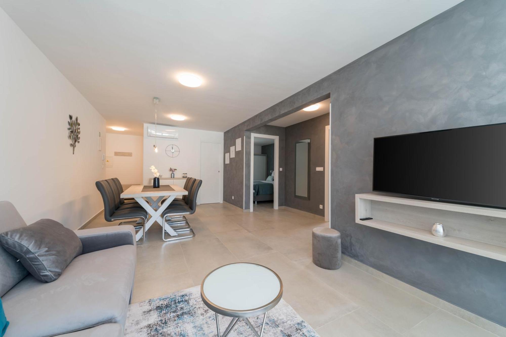 Apartment A&v *